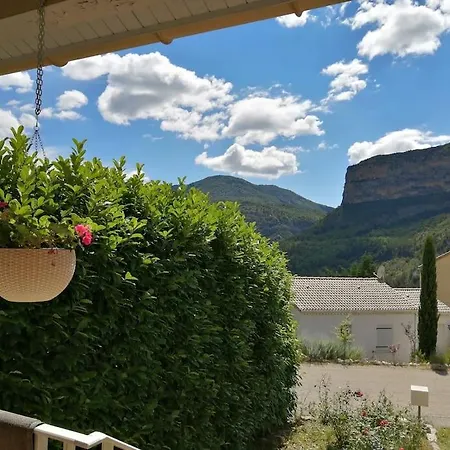Holiday home Maison Vue Sur Le Rocher Remuzat