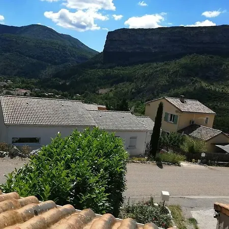 Holiday home Maison Vue Sur Le Rocher Remuzat